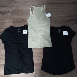 Bundle of 3 sz small NWT ae American eagle tops v neck t shirt tank top black gr